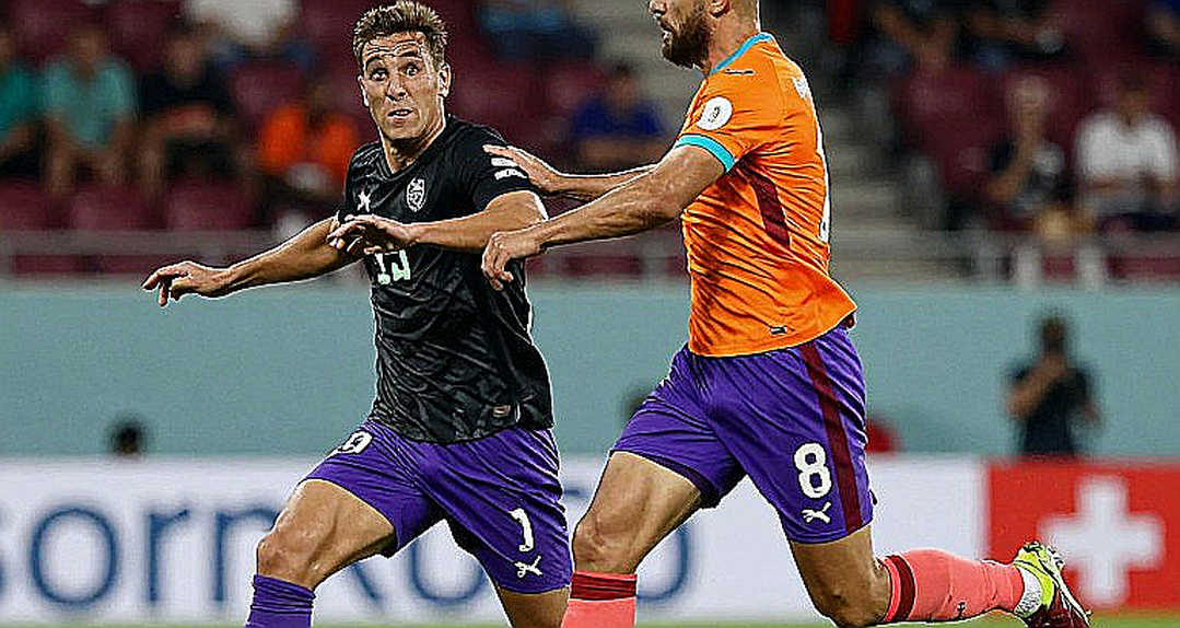 Lời khen của AFC dành cho Quang Hải và mặt sau của một tấm danh thiếp