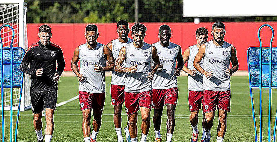 Sân nhà không tiếng hát: Bản quyền V.League và cuộc di cư thầm lặng của khán giả Việt