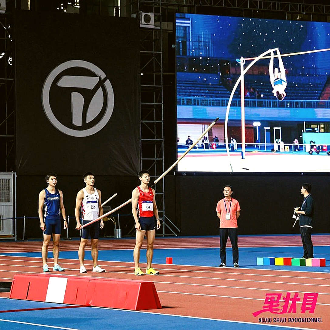 Người chạy marathon 41 tuổi phá kỷ lục đường đua Melbourne