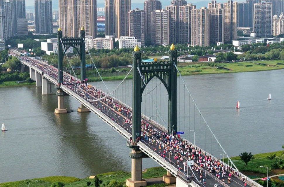 Giày không nằm trong danh sách: 3 phút 49 giây và tấm HCV đi bộ đường dài tại Asian Games 2026