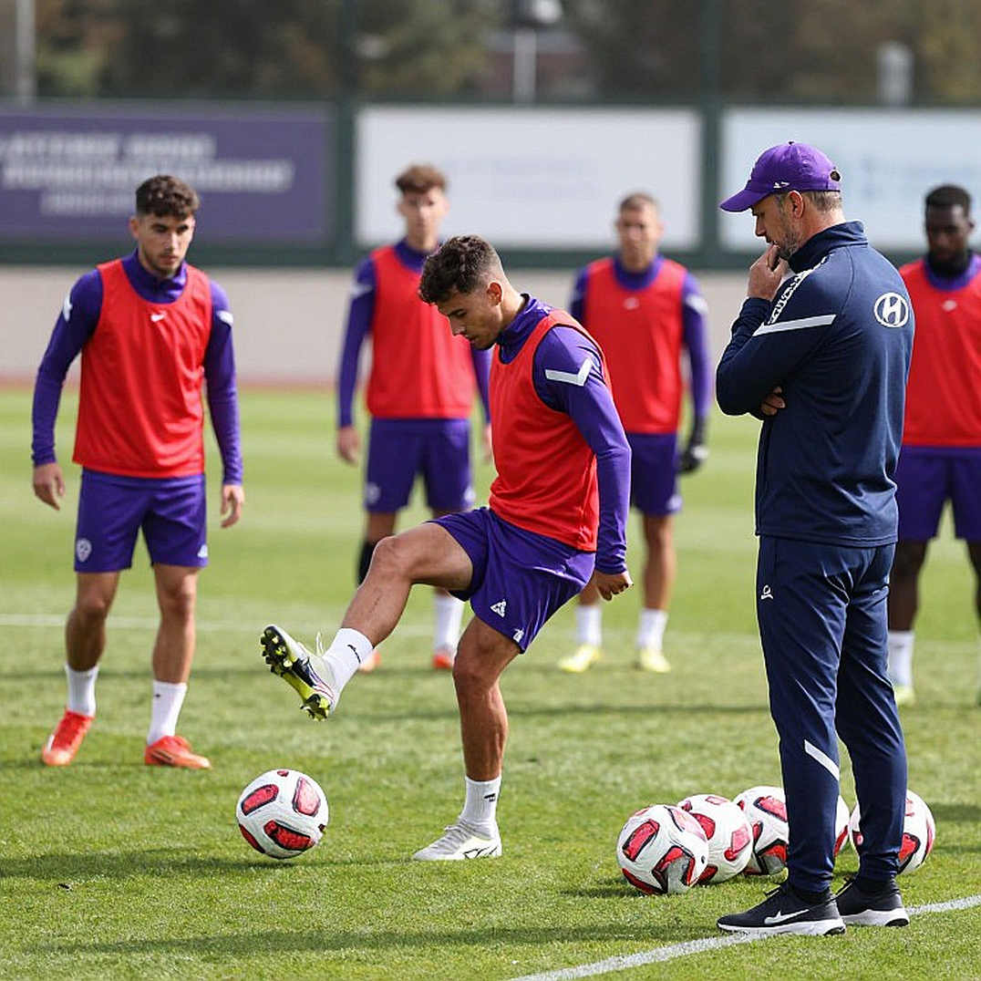 Ba cột mốc của V.League: Giấy phép CLB, VAR và suất AFC trong một hệ sinh thái chưa chuẩn hóa