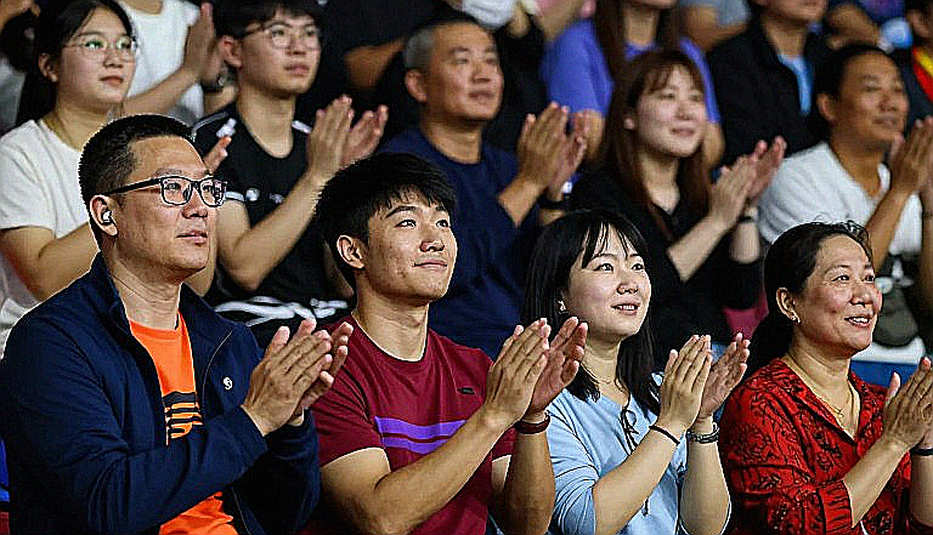 Hành Lang Sau Ánh Đèn: Khi 348 Người Chạy Và Một Tấm Huy Chương Vàng Điền Kinh Bị Bỏ Lại