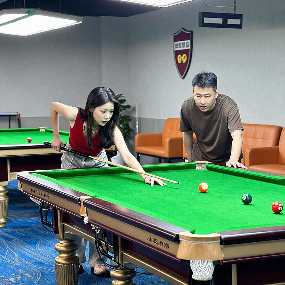 Nữ cơ thủ thi 2 nội dung trái ngược, cùng dàn hot girl so tài tại "World Cup bi-a VN"